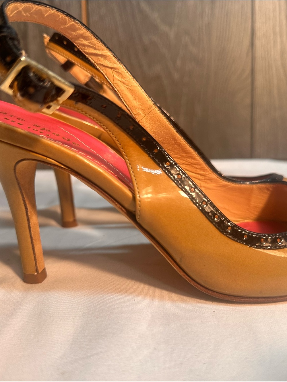 Kate Spade New York Patent Leather Slingback Heels Tan Black Peep Toe Size 6B - Picture 4 of 15